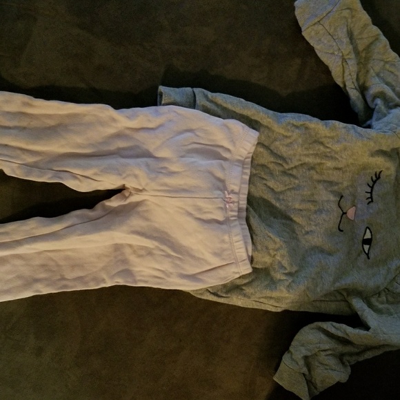 Clothes - Picture 4 of 4